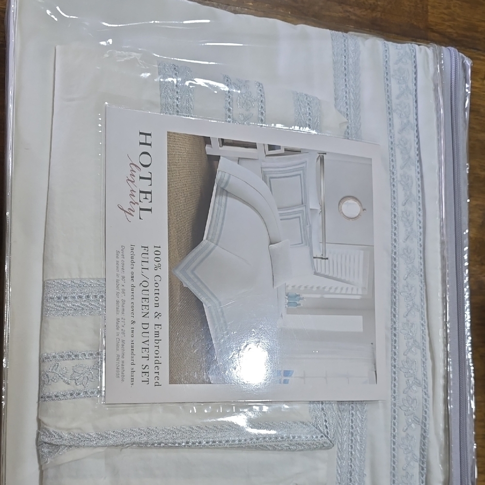 Hotel Quality Full/Queen Duvet Set